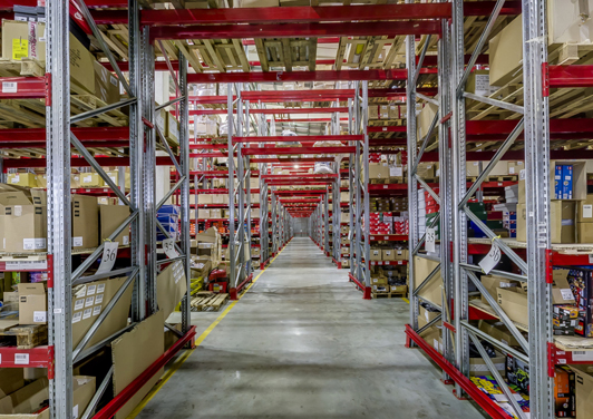 Стеллажи на складе класса А компании Сток-Трейдинг